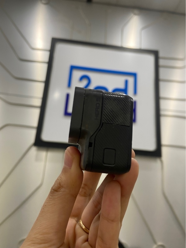 Gopro hero 5 black - Màu đen - Ngoại hình: 96% - Xước, bạc màu - Kèm 1 pin phồng + thẻ 32gb