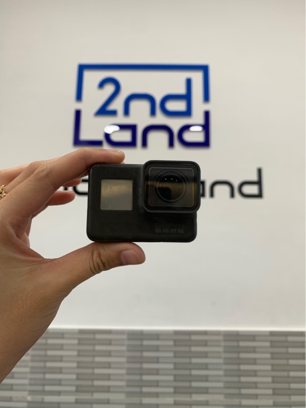 GoPro Hero 5 - Màu đen - Ngoại hình: 96% - Kính cam xước mèo - Kèm 3 pin lin kiện phồng + sạc