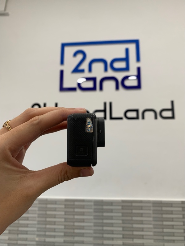 GoPro Hero 5 - Màu đen - Ngoại hình: 96% - Kính cam xước mèo - Kèm 3 pin lin kiện phồng + sạc