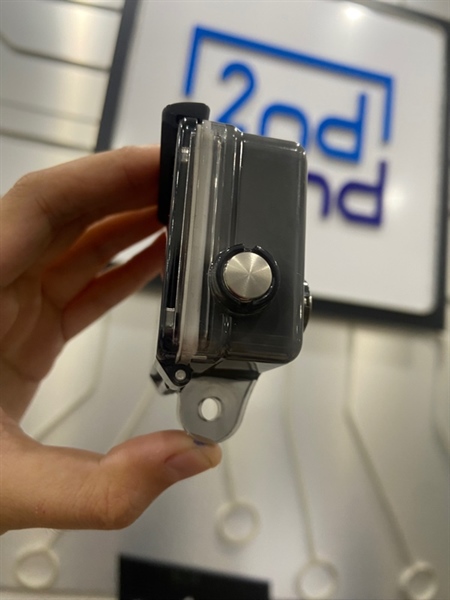 Gopro Hero 5 - Màu đen - Ngoại hình: 98% - Kèm sạc + 2 pin phồng 2