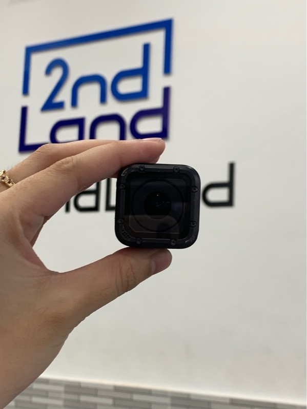 Gopro hero 5 session - Màu đen - Ngoại hình: 94% - Body + kính cam cấn móp, trầy xước - Body