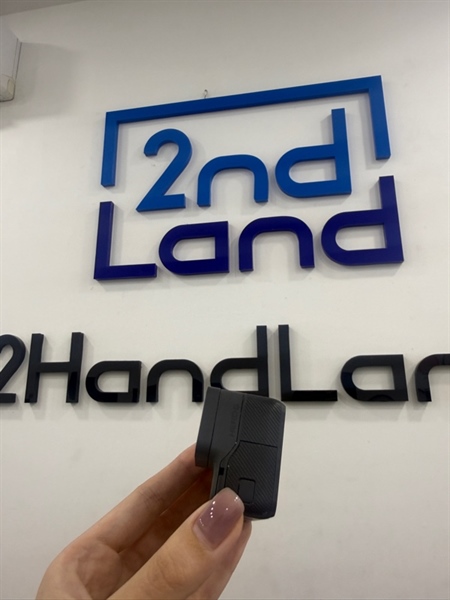 Gopro hero 6 - Màu xám - Ngoại hình 97% - Trầy xước - Kèm dock sạc , 3 pin phù , thẻ 64GB , ốp 2