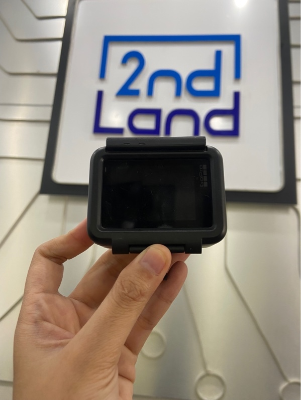 Gopro Hero 7 Black - Màu đen - Ngoại hình: 96% - Vỏ tróc cao su nhiều, màn trầy - Body - Kèm 3 pin ( 2 pin phồng ) , 1 dock sạc, thẻ nhớ 128GB, case bảo vệ, 2 gậy, cáp sạc, túi chống sốc