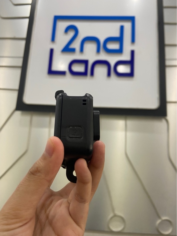 Gopro Hero 7 Black - Màu đen - Ngoại hình: 96% - Vỏ tróc cao su nhiều, màn trầy - Body - Kèm 3 pin ( 2 pin phồng ) , 1 dock sạc, thẻ nhớ 128GB, case bảo vệ, 2 gậy, cáp sạc, túi chống sốc