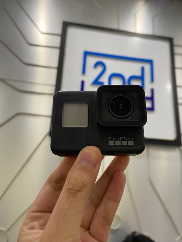 Gopro Hero 7 Black - Màu đen - Ngoại hình: 97% - Xước kính màn - Kèm túi vải + Ốp ngàm + Dock sạc + 2 pin phồng nhẹ