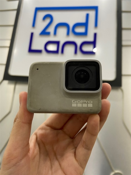 Gopro Hero 7 White - Màu trắng - Ngoại hình: 96% - Ố dơ nhiều - Kèm case + thẻ nhớ 32GB
