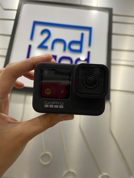 Gopro Hero 9 - Màu đen - Ngoại hình: 97% - Mất cao su bên hông - Kèm 1 dock + 2 pin + thẻ nhớ 128GB + case bảo vệ