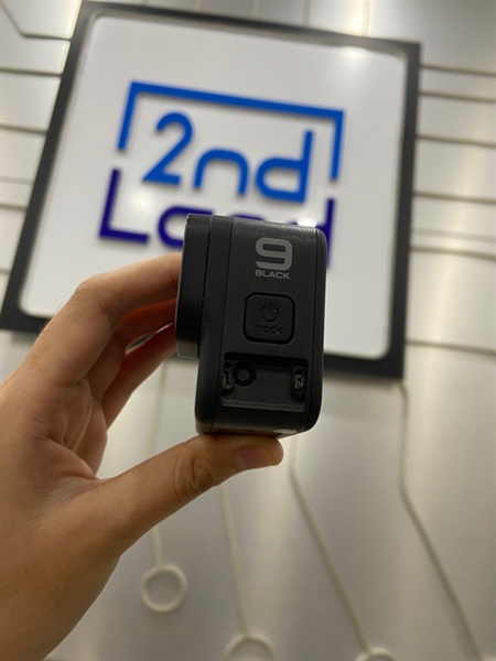 Gopro Hero 9 - Màu đen - Ngoại hình: 97% - Mất cao su bên hông - Kèm 1 dock + 2 pin + thẻ nhớ 128GB + case bảo vệ 1