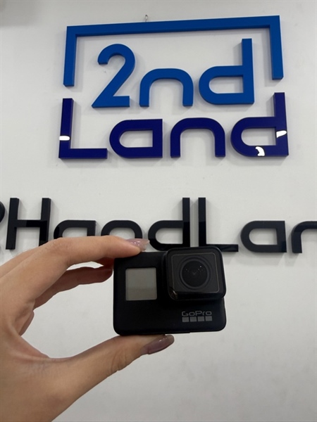 Gopro hero black 7 - Màu đen - Ngoại hình 97% - Máy trầy cấn , chảy nhựa - Kèm 3 pin phù nhẹ , 1 dock sạc 3 , 1 túi đựng , 1 case 1