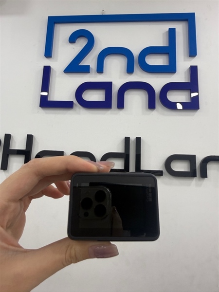 Gopro hero black 7 - Màu đen - Ngoại hình 97% - Máy trầy cấn , chảy nhựa - Kèm 3 pin phù nhẹ , 1 dock sạc 3 , 1 túi đựng , 1 case 2