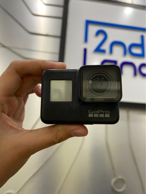 Gopro Hero Black 7 - Màu đen - Ngoại hình: 97% - Trầy thân , xước nhẹ - Kèm 2 case bảo vệ , 2 pin phồng , dock sạc