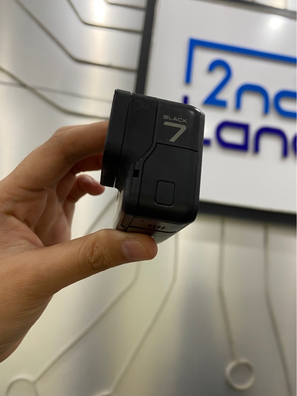 Gopro Hero Black 7 - Màu đen - Ngoại hình: 97% - Trầy thân , xước nhẹ - Kèm 2 case bảo vệ , 2 pin phồng , dock sạc