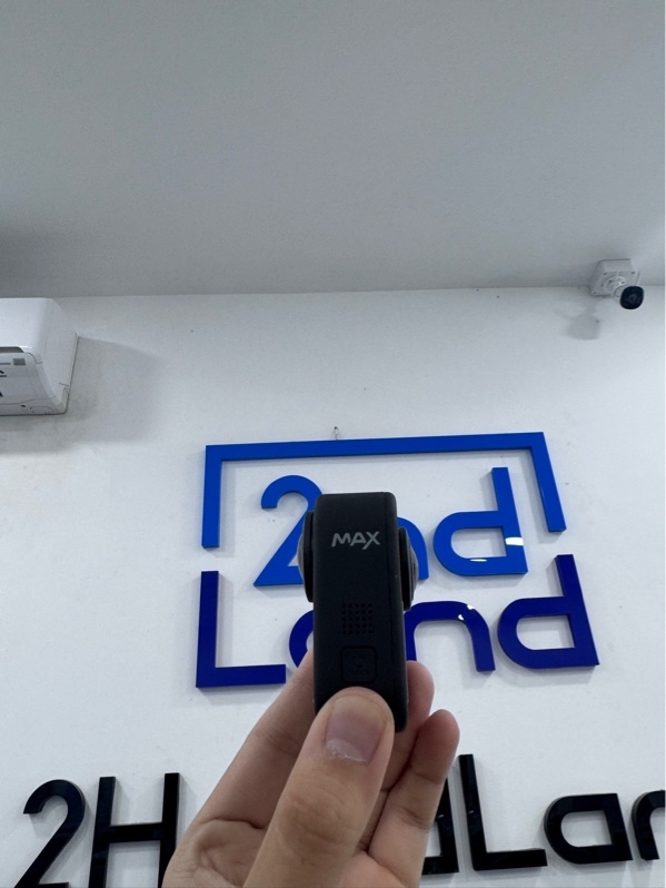 Gopro max 360 - Màu đen - Ngoại hình 98% - Xước nhẹ - Kèm box, 1 pin, 2 nắp bảo lens, 2 nắp chụp trong suốt