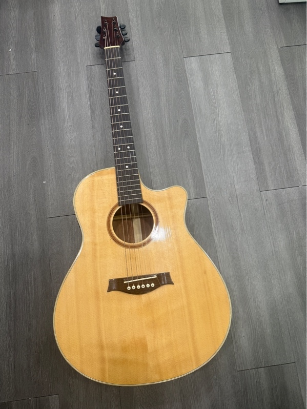Guitar acoustic no name - Màu nâu - Ngoại hình 98% - Dây rỉ - Kèm túi , 1 EQ met-b12