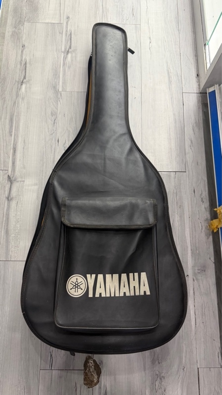 Guitar No Name - Màu nâu - Ngoại hình: 97% - Xước thân, dây đàn sét - Kèm túi