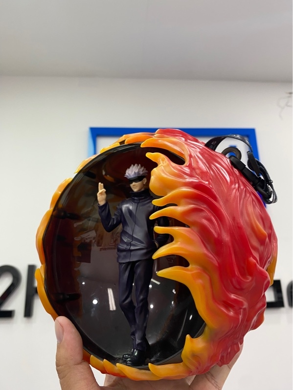 Hộp đựng bắp rang bơ Gojo Satoru (Jujutsu Kaisen Satoru Gojo Popcorn Bucket) - Màu đỏ - Ngoại hình: 97% - Body