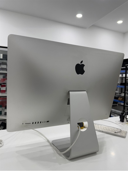 Imac 2017 quad-core intel i7 - 32/512GB - 27 inch - Màn 5K - Radeon 580 8GB - Màu xám - Ngoại hình 98% - Màn tối góc , ám hồng viền nhẹ , viền trên phải ám nặng , bụi trong - Kèm dây nguồn , magic keyboard dơ ố 1