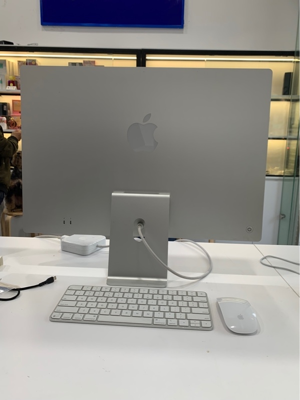 iMac M1 - 24inch - Ram 8GB/256GB - Màu bạc - Ngoại hình: 98% - Màn ám hồng - Fullbox