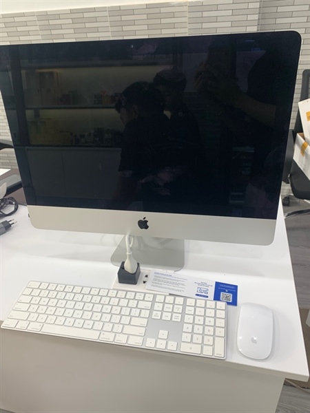 iMac Retina 2019 - 21.5 inch - 4K - intel core i5 - 16/256gb - Màu bạc - Ngoại hình: 98% - Màn ám hồng đốm nhẹ - Body, kèm phím + chuột