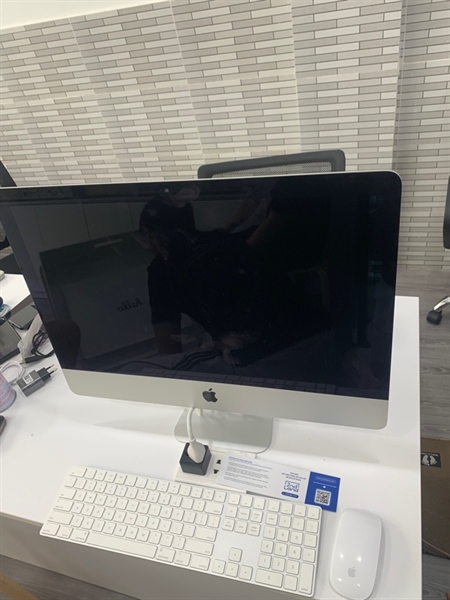 iMac Retina 2019 - 21.5 inch - 4K - intel core i5 - 16/256gb - Màu bạc - Ngoại hình: 98% - Màn ám hồng đốm nhẹ - Body, kèm phím + chuột 1