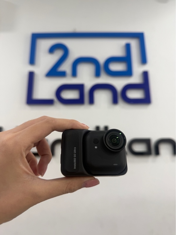 Insta 360 Go ultra bản đơn - Màu đen - Ngoại hình 97% - kính trầy - Thiếu cáp sạc , thiếu dây đeo tay