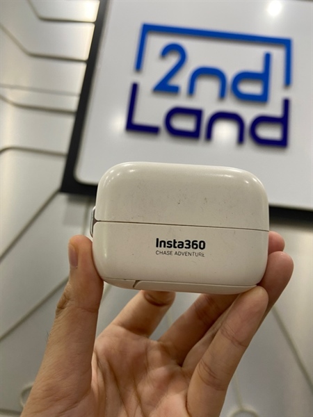 Insta360 Go 2 - Màu trắng - Ngoại hình: 97% - Bản lề yếu, pin chai - Body