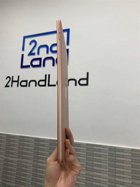 iPad 8th - ZA/A, -Wifi - 32GB - Màu vàng - Pin 86% chu kì sạc 531 lần - Ngoại hình: 97% - Trầy + cấn sườn, màn ám vàng hồng - Body 1