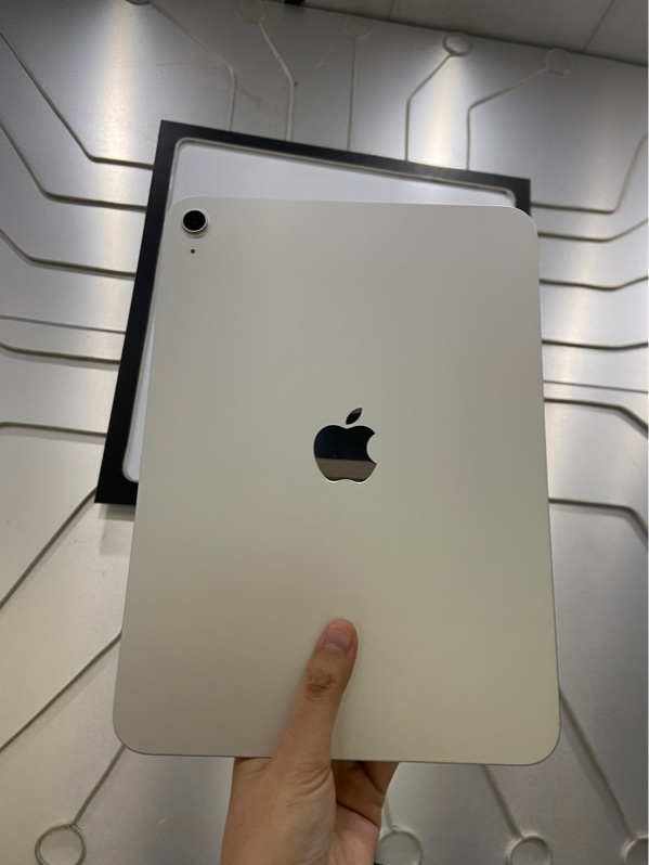 iPad A16 - LL/A - 128GB - Pin 100% - Chu kì sạc 15 lần - Màu bạc - Ngoại hình: 99% - Fullbox - Bảo hành hãng T11/2026