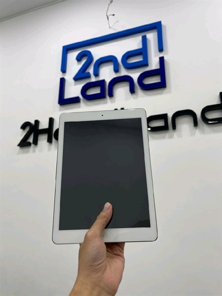 iPad Air 1 - LL/A - 16GB - IOS 12.7 - Bản 4G - Pin 87% - Màu bạc - Ngoại hình 97% - Màn bụi phản quang bầm - Body 2