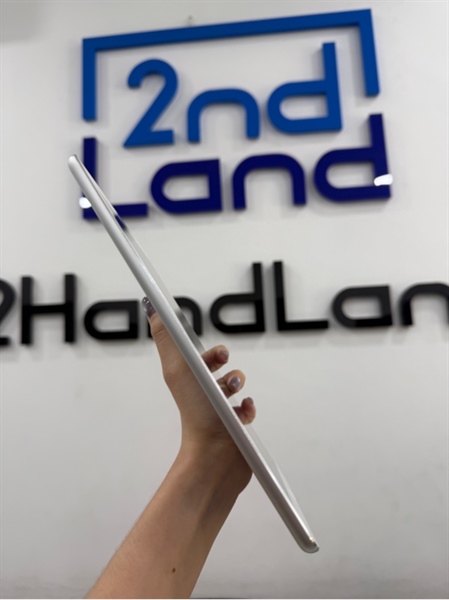 iPad Air 1 - TH/A - IOS 12.5.7 - 4G - 16GB - Màu bạc - Pin 82% - Ngoại hình 97% - Màn ám vàng viền thấy rõ , viền trầy cấn góc - Kèm sạc 1