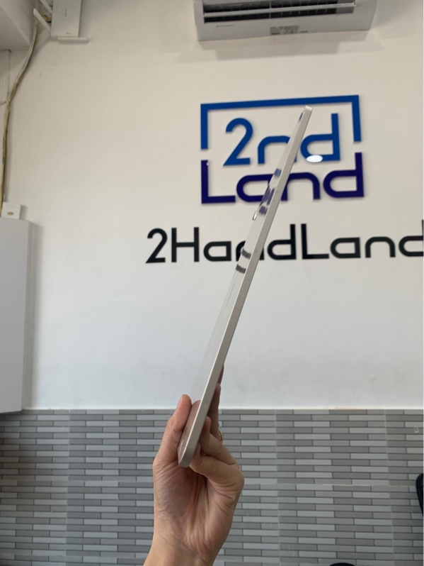 iPad air 13 inch m2 - ZA/A - 128GB - Màu starlight - Pin 99% chu kì sạc 115 lần - Ngoại hình: 97% - Cong sườn, màn trầy nhẹ - Body