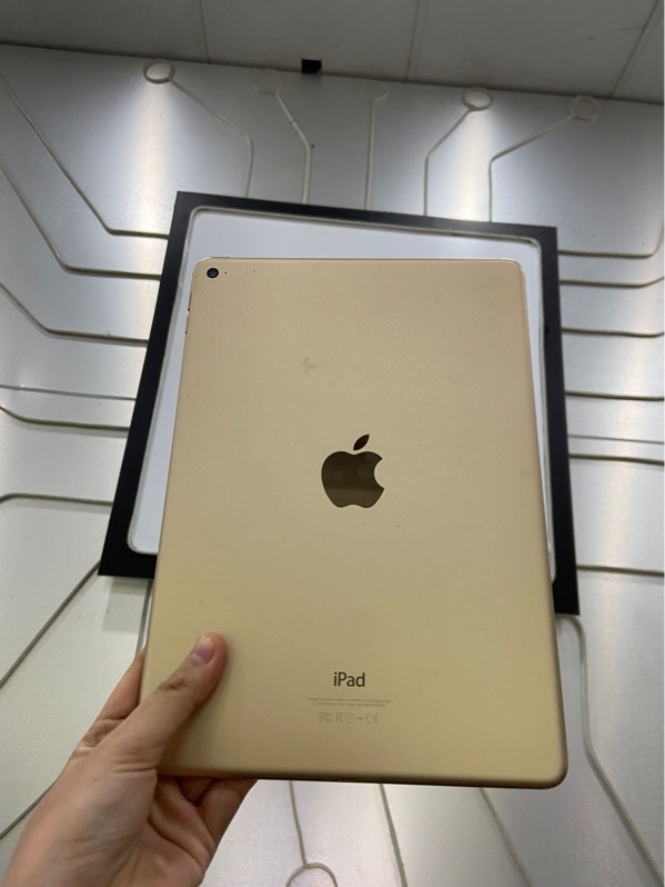 iPad Air 2 - 32GB - Bản Wifi - Pin 71% - Màu gold - Ngoại hình: 97% - Màn ám phản quang, loa hơi nhỏ - Body - không bảo hành