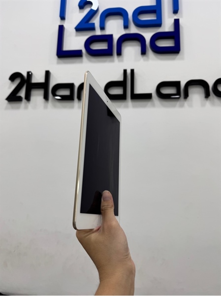 iPad Air 2 ( 9.7inch 2014 ) 4G - 2J/A - 16GB - IOS 15.8.5 - Pin 69% - Màu gold - Ngoại hình 97% - Màn ép kính ám phản quang nút home bấm hơi khó, loa rè nhẹ - Body ( SẢN PHẨM KHÔNG BẢO HÀNH ) 2