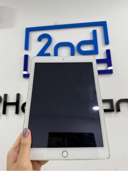 iPad air 2 - B/A - IOS 15.8.4 - Wifi - 16GB - Màu vàng - Pin 94% - Ngoại hình 98% - Màn hồng , hở sáng , phản quang - , nút home yếu - Kèm sạc 2