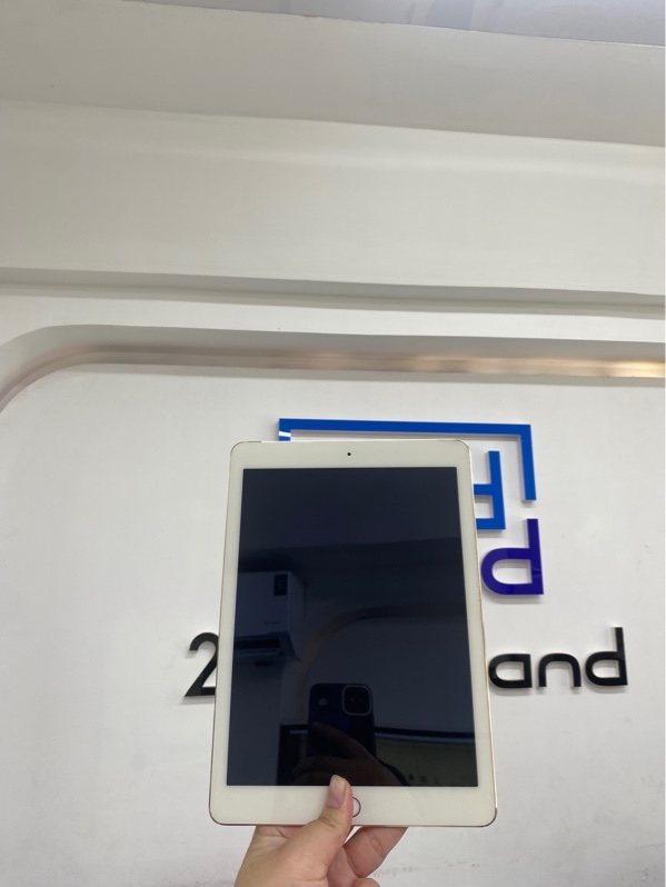 iPad Air 2 - ZP/A - 4G - IOS 15.8.8 - 128gb - Bản có sim - Màu vàng - Pin 50% - Ngoại hình 96% - Màn hình ám hồng phản quang, hở màn, pin phồng - Body - SẢN PHẨM LỖI KHÔNG BẢO HÀNH