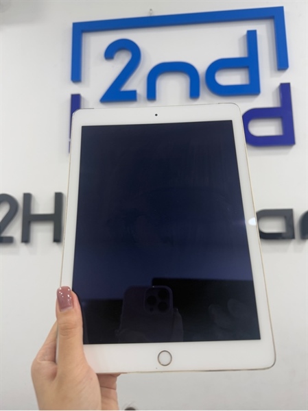 iPad Air 2 - ZP/A - IOS 15.8.2 - Bản 4G - 64GB - Màu vàng - Pin thay 100% - Ngoại hình 97% - Màn hồng viền , hở sáng , bầm màn , ép kính , lưng trầy , cấn 4 góc , viền trầy - Kèm sạc 2