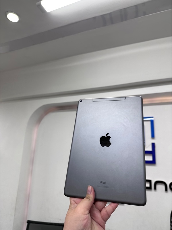 iPad Air 3 - 4G - LL/A - IOS 17.4.1 - 256GB - Màu xám - Pin 95% chu kỳ sạc 136 - Ngoại hình 98% - Body