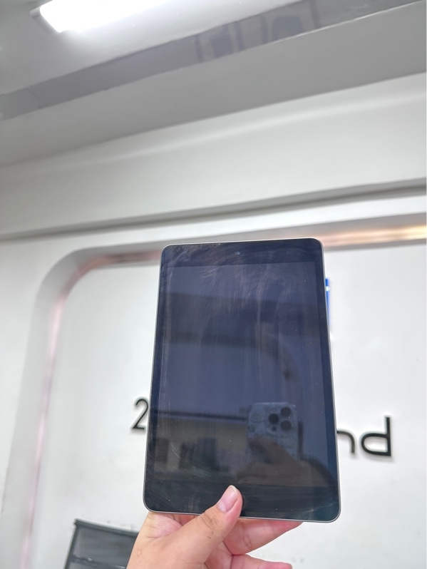 iPad Air 3 - 4G - LL/A - IOS 18.7 - 256GB - Màu xám - Pin 93% - Ngoại hình 97.5% - Màn trầy, ám hồng - Body