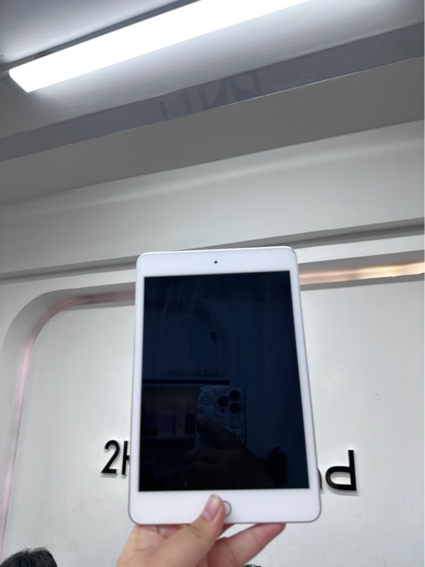 iPad Air 3 - 4G - LL/A - IOS 26.4.2 - 64GB - Màu bạc - Pin 91% - Ngoại hình 97% - Màn ám hồng - Body
