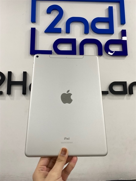 iPad Air 3 - J/A - IOS 18.2.1 - 4G - 64GB - Màu bạc - Pin 93% - Ngoại hình 97% - Cấn góc, màn ám vàng, phản quang nhẹ - Body
