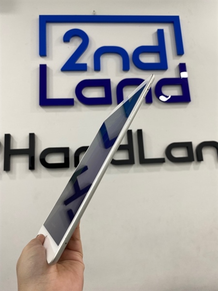 iPad Air 3 - J/A - IOS 18.2.1 - 4G - 64GB - Màu bạc - Pin 93% - Ngoại hình 97% - Cấn góc, màn ám vàng, phản quang nhẹ - Body 2