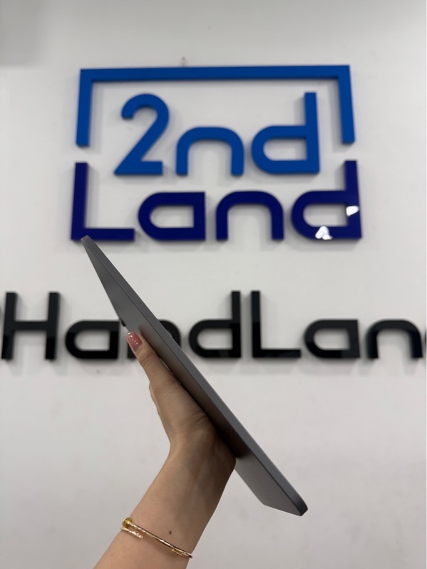 iPad Air 4 - LL/A - IOS 26.3 - Wifi - 64GB - Màu xám - Pin 86% - Ngoại hình 98% - Màn ám hồng, cong sườn nhẹ , hằn ốp viền cam - Không phụ kiện