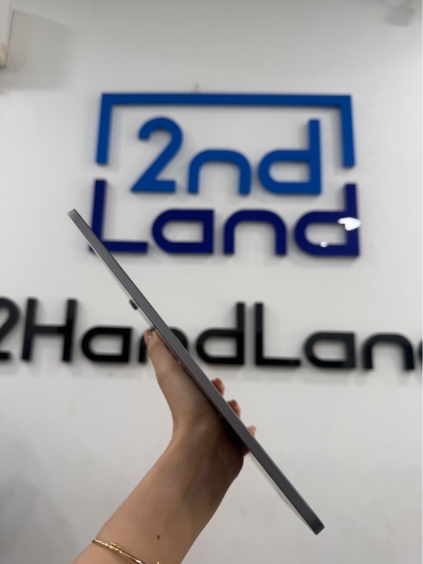 iPad Air 4 - LL/A - ios 26.3 - Wifi - 64gb - Màu xám - Pin 94% - Ngoại hình 97% - Màn ám hồng , phản quang , bụi trong , lưng hằn ốp , viền trầy - Body