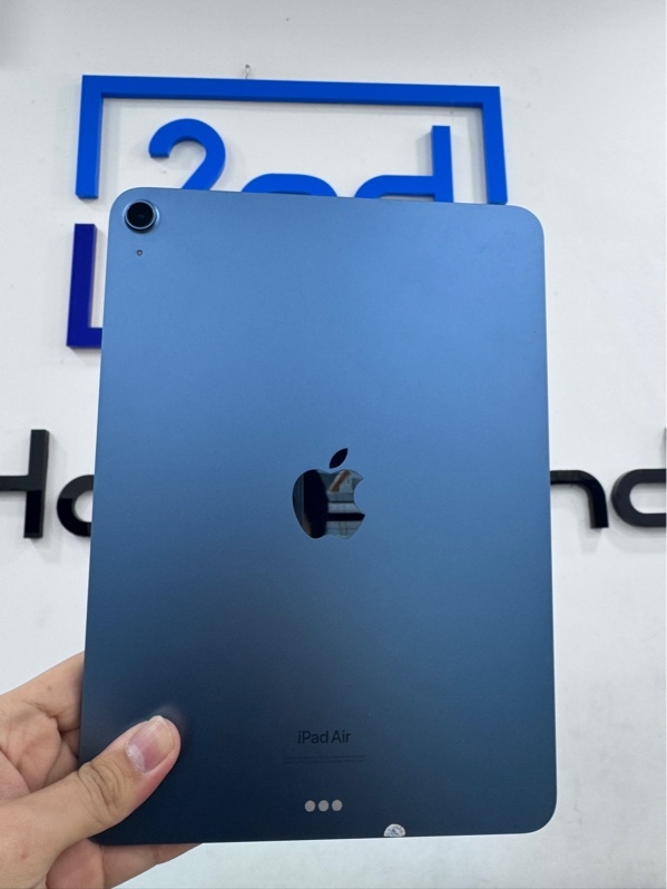 iPad Air 5 - LL/A - IOS 26.5 - Bản wifi - 64GB - Màu xanh - Pin 84% - Ngoại hình 98% - Màn hồng nhẹ - Body