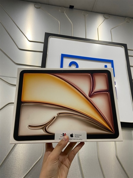 iPad Air 6 - 11 inch - M2 2024 - ZP/A - 256GB - Bản Wifi - IOS 18.4 - Pin 100% - Màu trắng - Ngoại hình: 99% - Box - Còn bảo hành T4/2026