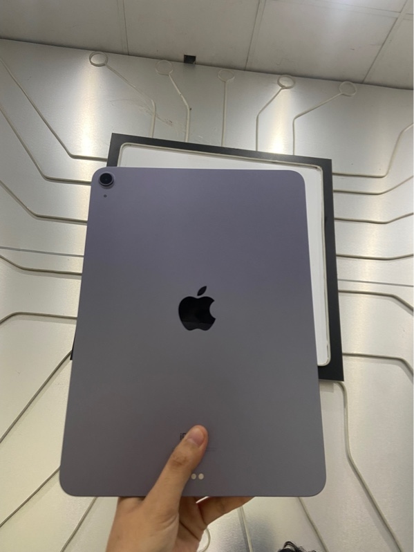 iPad Air Gen 5 - Bản Wifi - LL/A - 64GB - Pin 88% - Chu kỳ sạc 347 - Màu tím - Ngoại hình: 97.5% - Cấn vết nhỏ sườn, màn ám hồng, phản quang - Kèm Box
