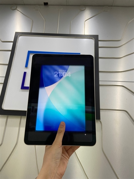 iPad Air Gen 5 - LL/A - 64GB - IOS 26 - Bản Wifi - Pin 87% - Màu trắng - Ngoại hình: 97% - Màn trầy - Body 2