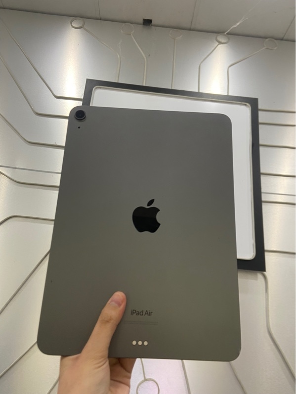 iPad Air Gen 5 - ZA/A - Bản Wifi - 64GB - Pin 100% thay new - Màu xám - Ngoại hình: 97% - Kèm Box