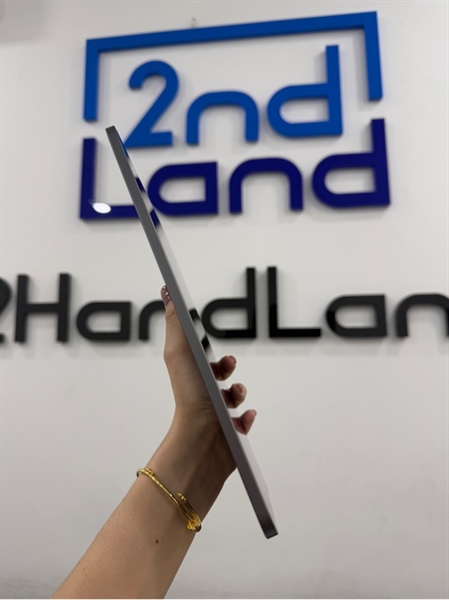 iPad Air thế hệ 4 - LL/A - IOS 18.0 - Wifi - 64GB - Màu xám - Pin 88% - Ngoại hình 97% - Màn ám hồng , màn trầy - Body 1