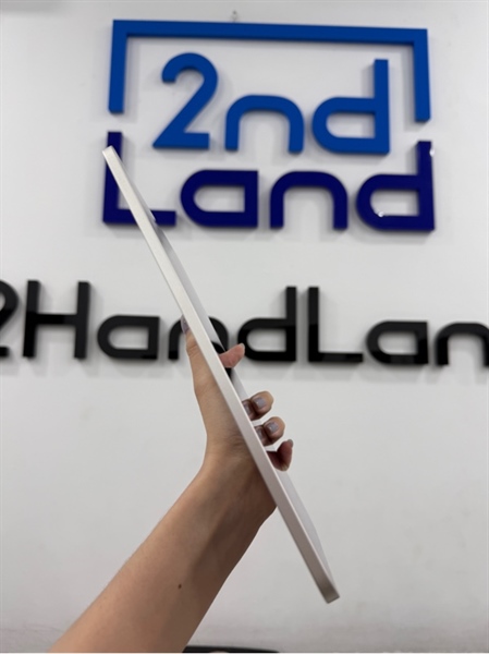 iPad Air thế hệ 5 - LL/A - IOS 18.5 - Wifi - 64GB - Màu bạc - Pin 86% - Ngoại hình 98% - Sườn cong nhẹ , viền ám vàng , hở sáng - Kèm sạc 1